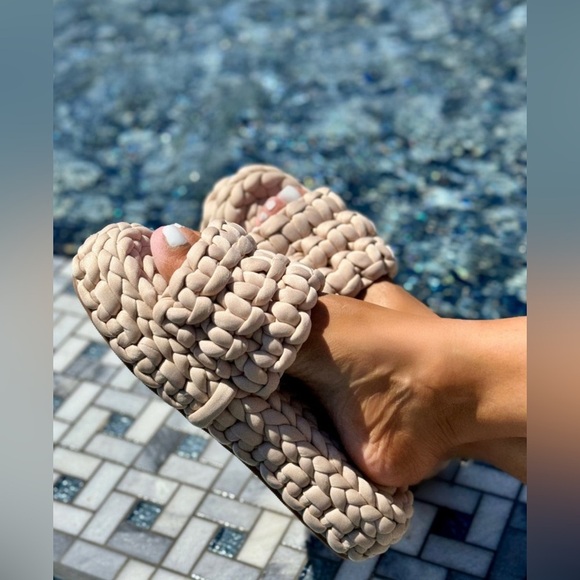 BRAND NEW ShuShop Braided Sandal - Picture 2 of 10